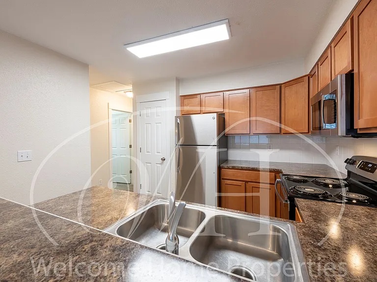 108 SE 6th St — Photo 40