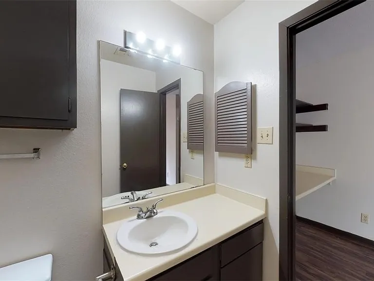 725 Peppertree Dr #11 — Photo 13