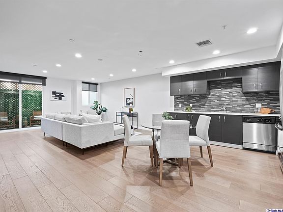 2nd image of 5818 Whitsett Ave #202