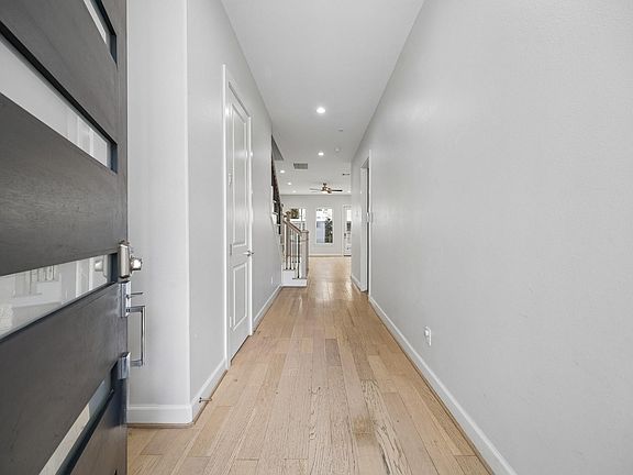 4th image of 8705 Ojeman Oaks Ln