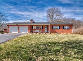 296 Rockhouse Rd, Johnson City, TN 37601