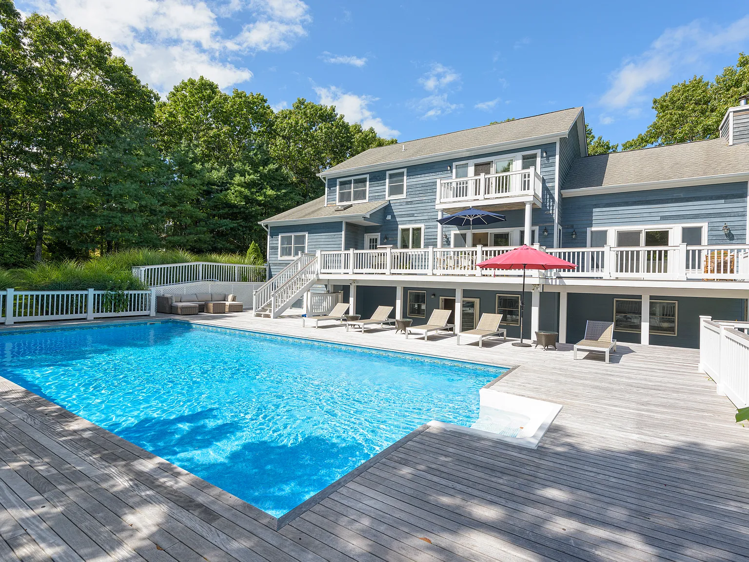 Stunning Renovated Southampton Retreat with Pool and Tennis — Photo 3