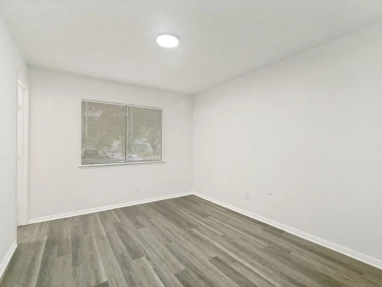 905 Hawthorne Dr — Photo 7