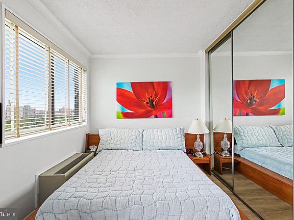 3rd image of 2059 Huntington Ave APT 1000