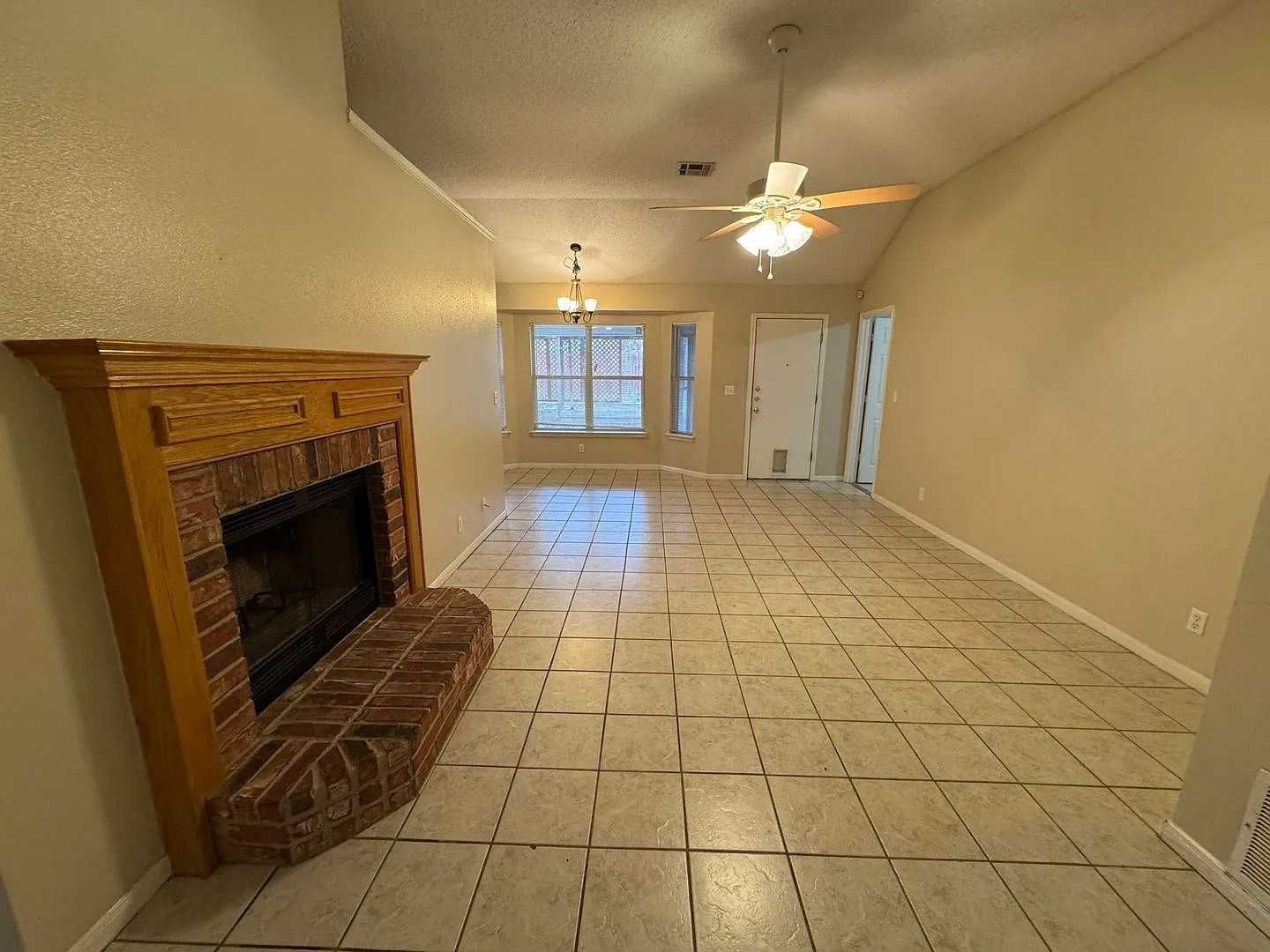3-Bedroom House for Rent in Killeen — Photo 4