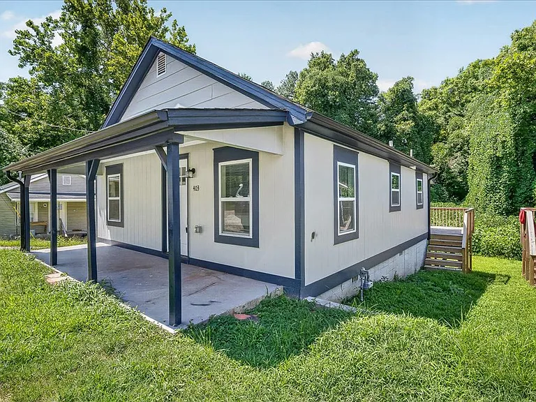 403 Spring Ct — Photo 27