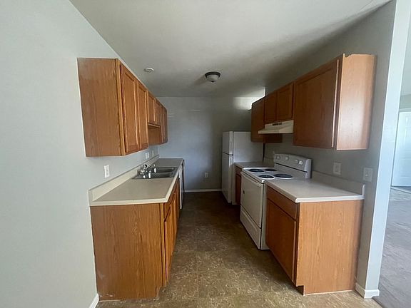 3rd image of 219 Applewood Ct #D