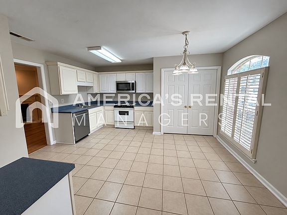 5th image of 165 Rocky Ridge Dr