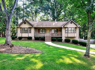 370 Maplelake Dr, Acworth, GA 30101