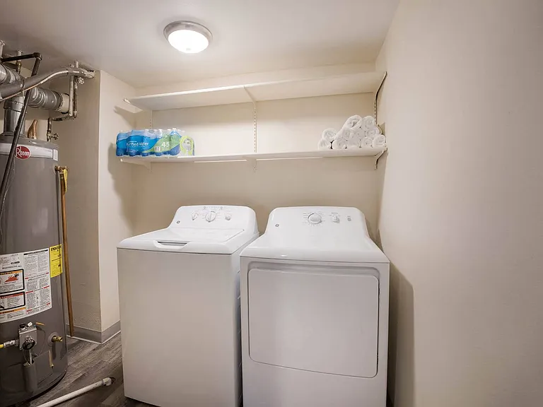 Woodland Hills Apartments — Photo 8