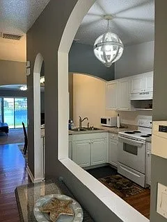2 bed, 1008 sqft, $1,800 — Photo 3
