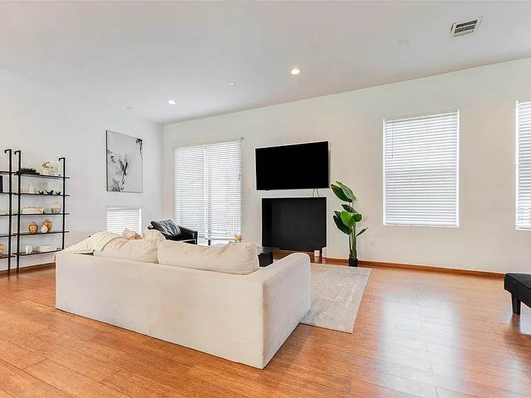 4115 Chartres St — Photo 13