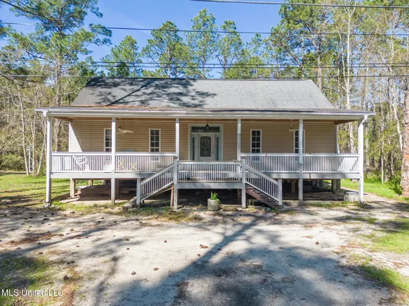 7381 Bayside Dr, Bay Saint Louis, MS 39520