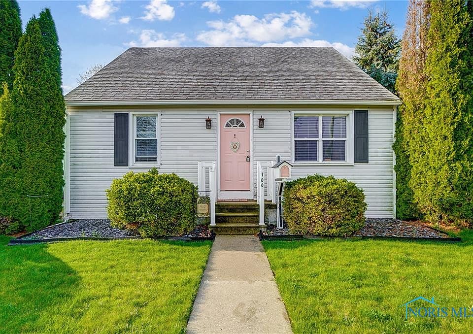 1st image of 700 Fernwood Ave