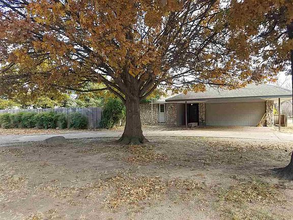 2nd image of 670 Oakdale Dr