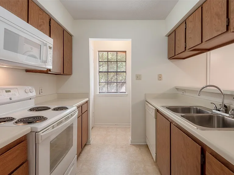 2401 Sycamore Ave #E7 — Photo 9