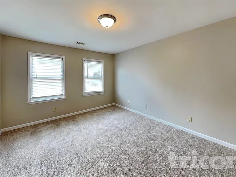 1040 Huntcliff — Photo 13