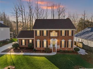 3204 Peninsula Dr, Jamestown, NC 27282