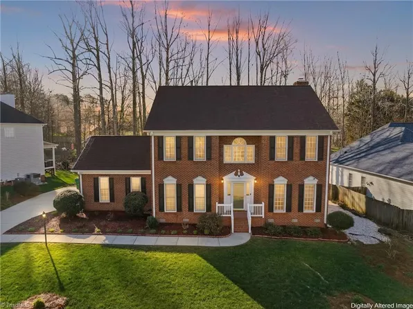 3204 Peninsula Dr, Jamestown, NC 27282