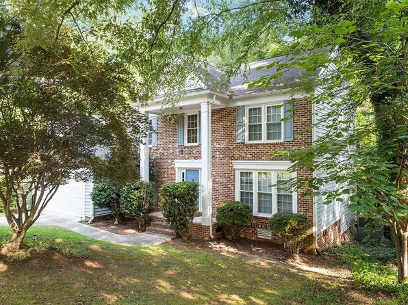 102 W Laurenbrook Ct, Cary, NC 27518