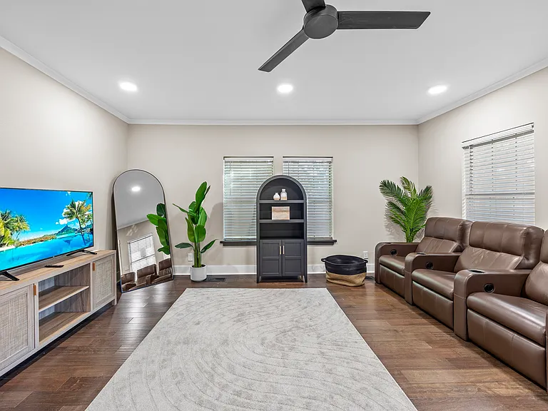 1306 E Gonzalez St #A — Photo 5