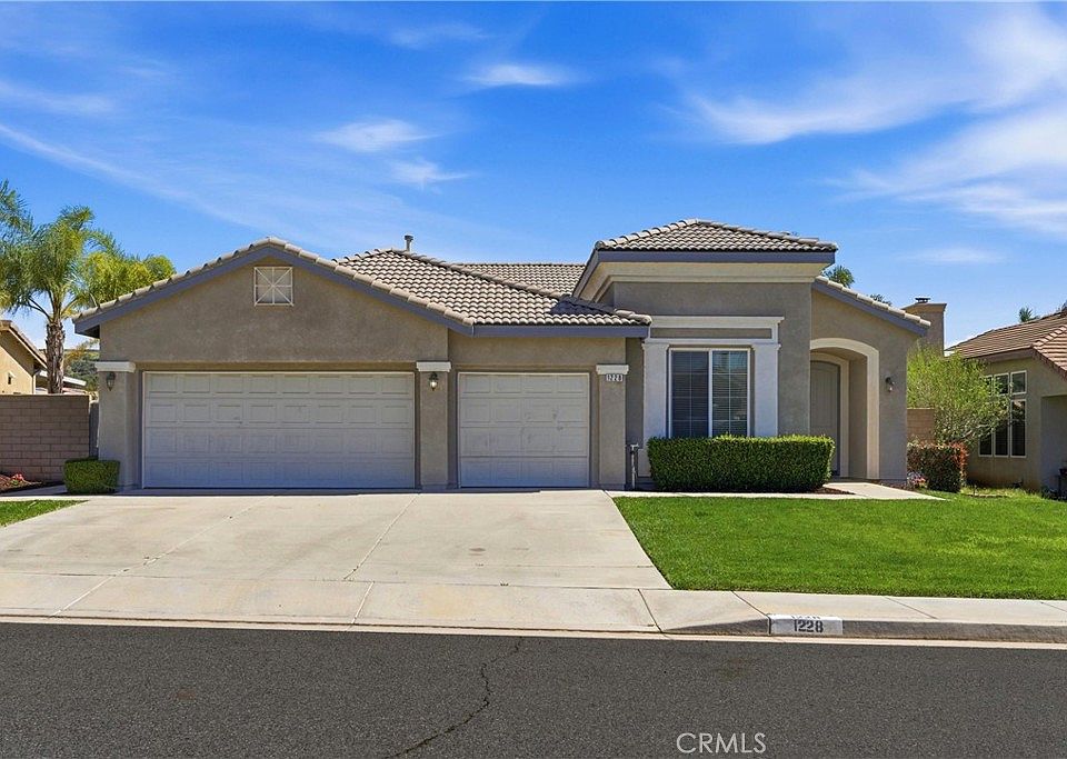 1st image of 1228 Foothill Dr