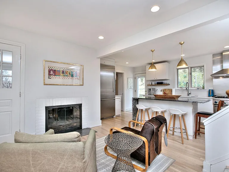 28 Narrow Rocks Rd — Photo 3