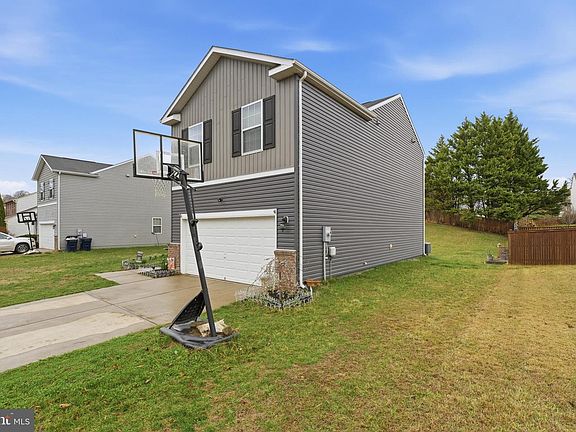 3rd image of 235 Daliah Way