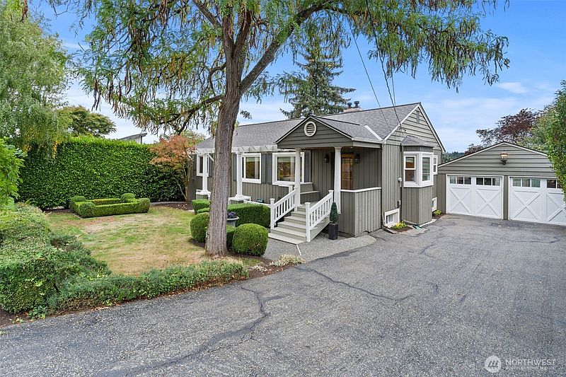 2nd image of 213 8th Avenue