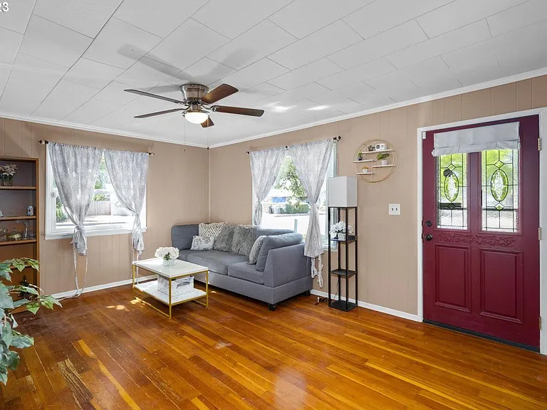 499 SW 5th Ave — Photo 8