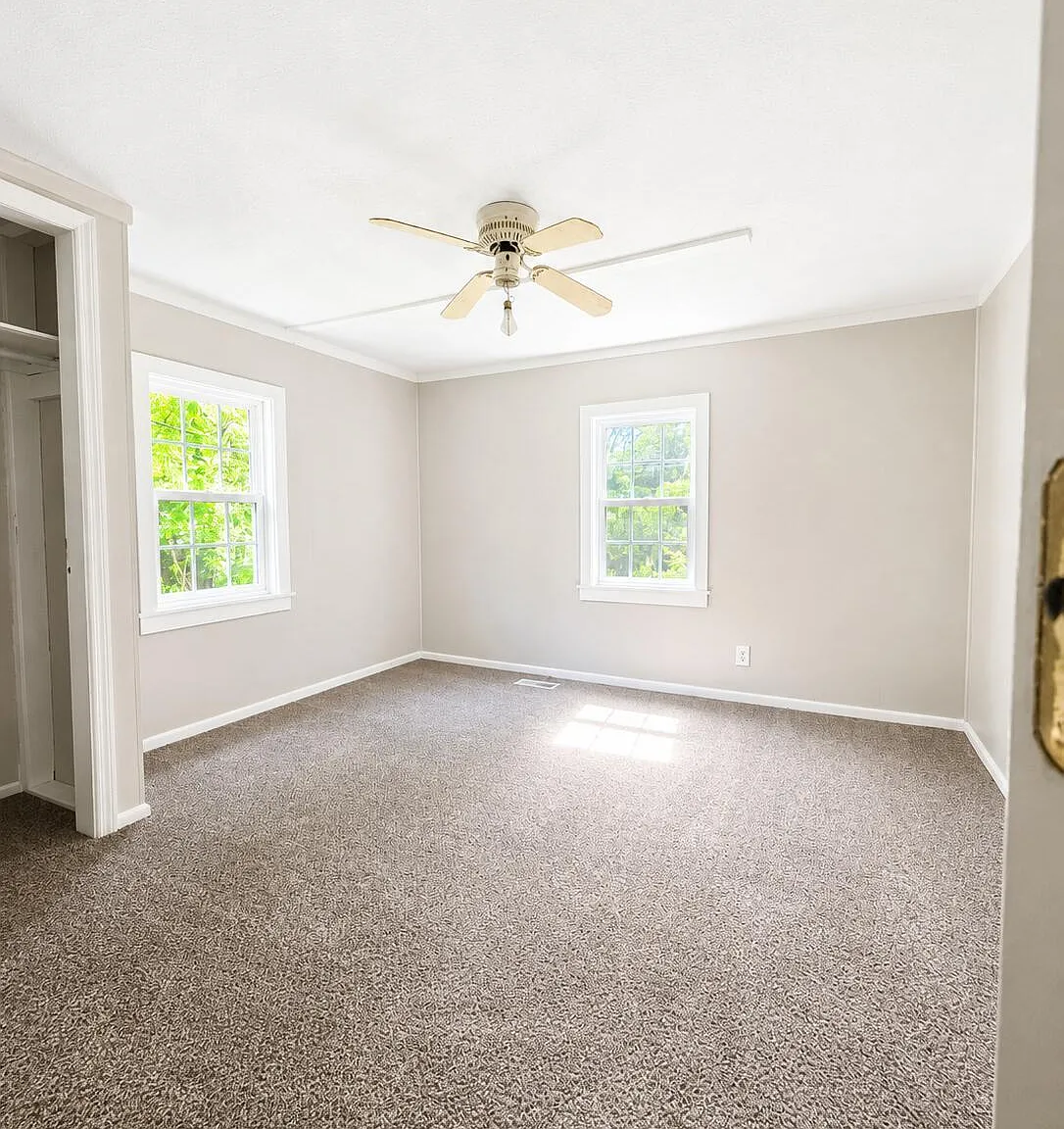 3 bed, 1.0 bath, 944 sqft, $1,550 — Photo 4