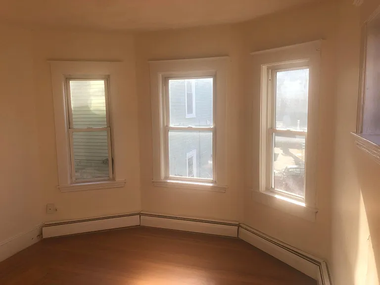 34 Cabot St #4 — Photo 2