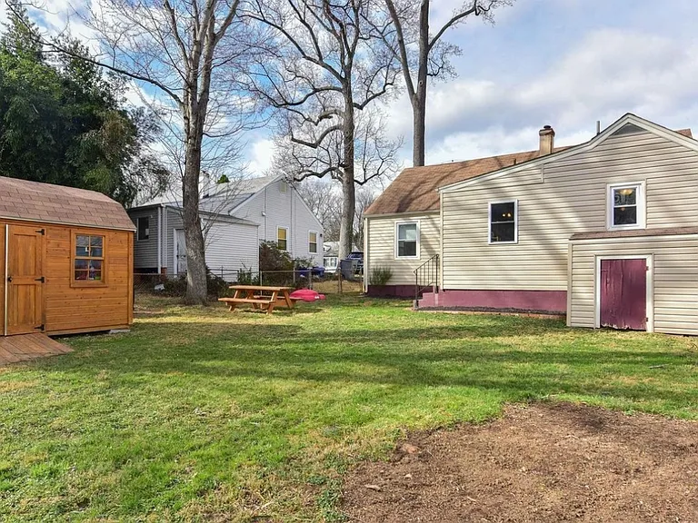 6835 Westmoreland Rd — Photo 9