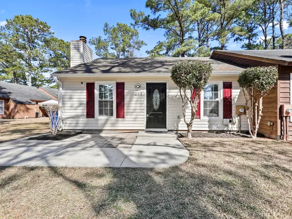 203 Corey Ct, Jacksonville, NC 28546