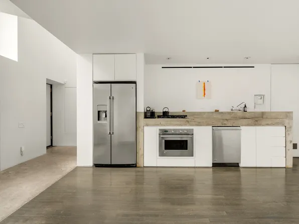 208 Vanderbilt Avenue image 4 of 14