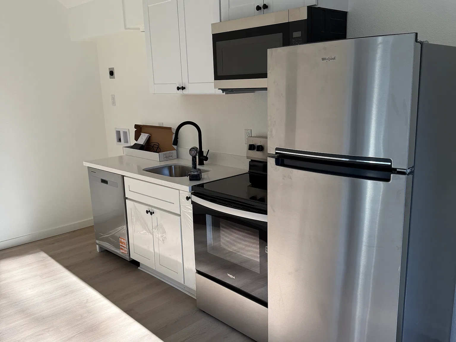 Studio, 460 sqft, $1,199 — Photo 2