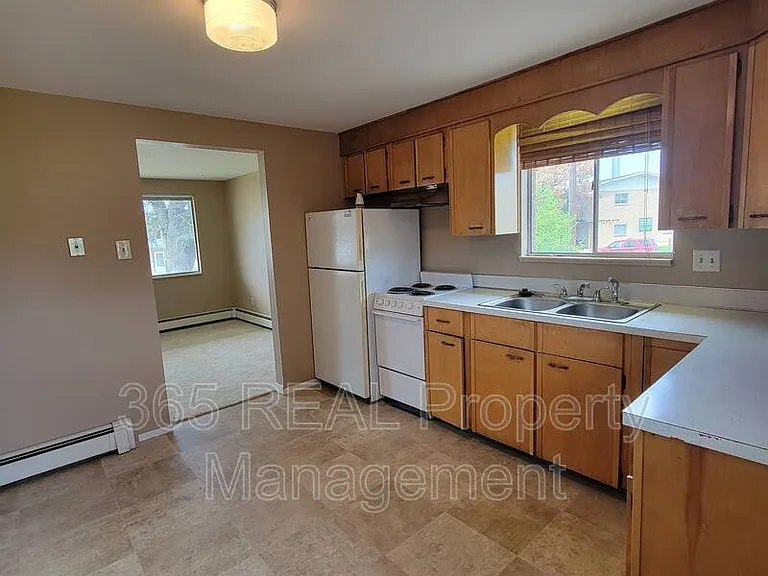 2440 W 11th St — Photo 5