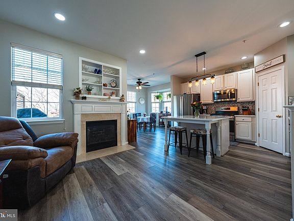 3rd image of 1324 Cabello Ct