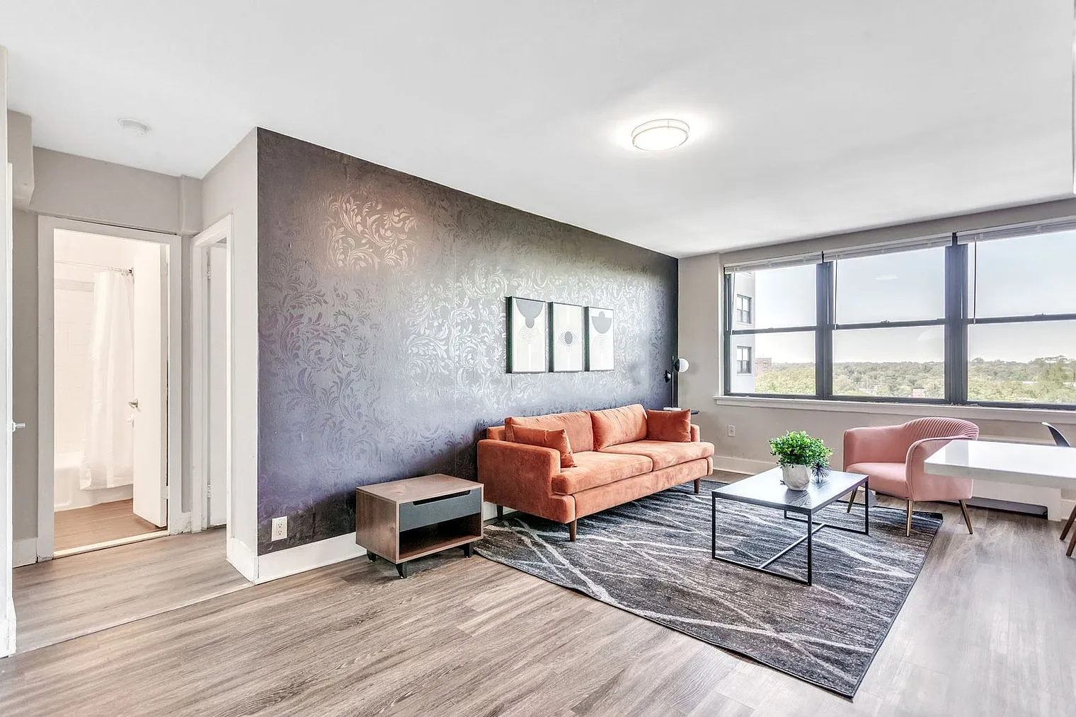 1 bed, 1.0 bath, 6189 sqft, $2,426 — Photo 2