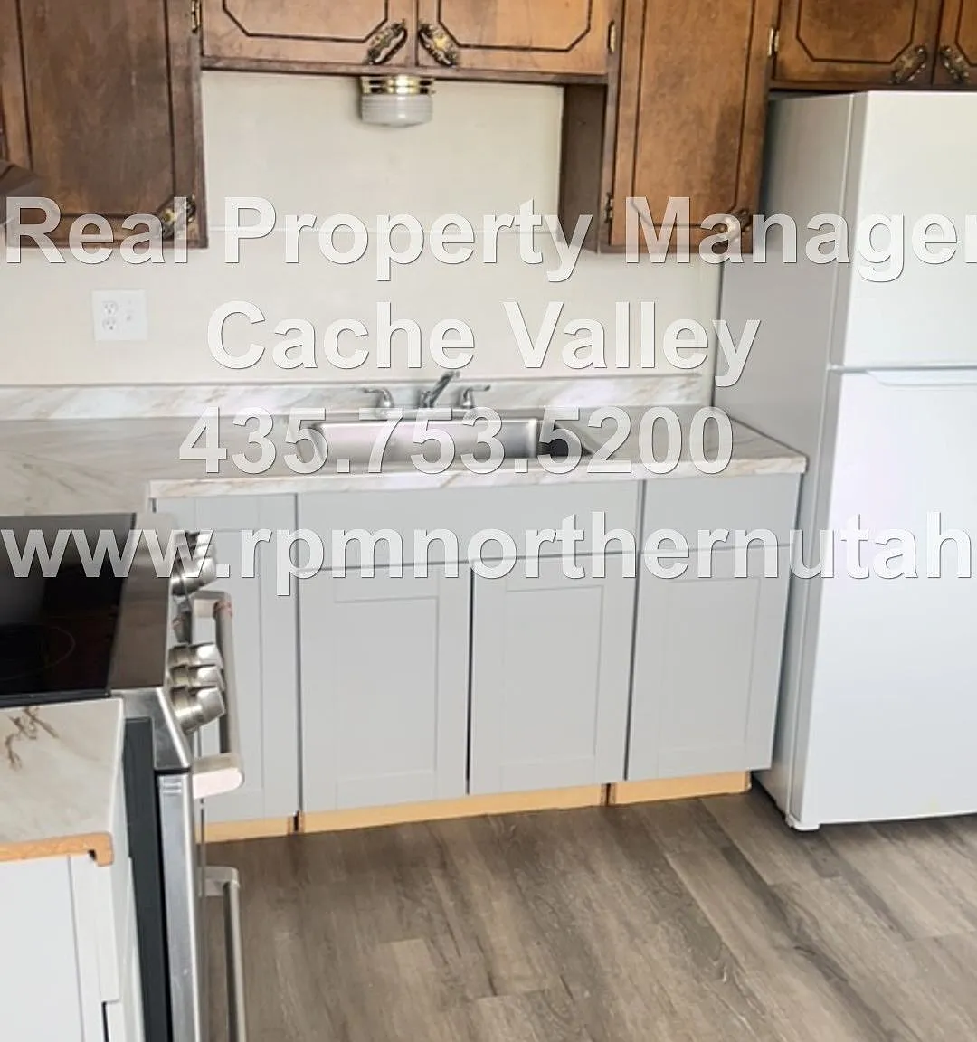 591 N Dee Ave — Photo 3