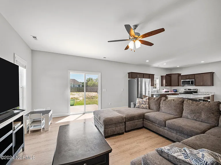 516 Poults Dr — Photo 8