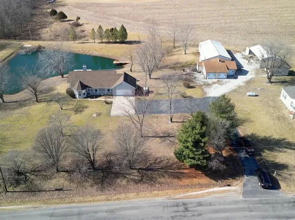 18593 Grange Hall Rd, Brighton, IL 62012