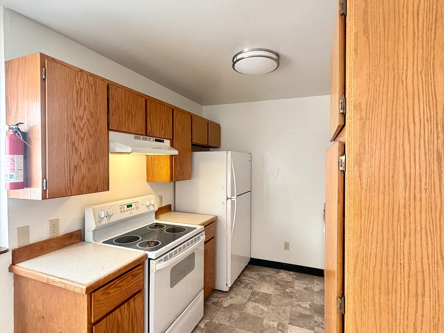 2 bed, 790 sqft, $1,275 — Photo 2