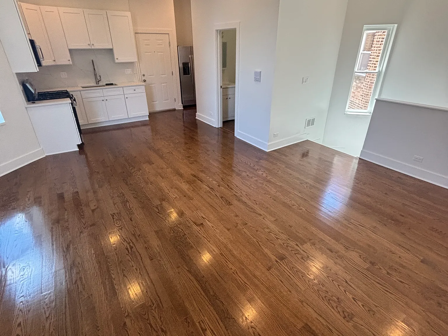 1 bed, 1000 sqft, $1,700 — Photo 4