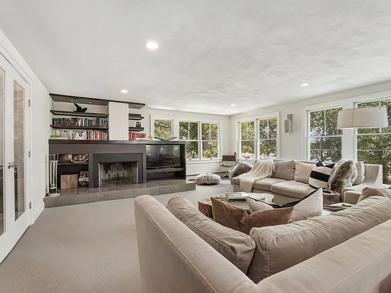 49 Beach Rd — Photo 24