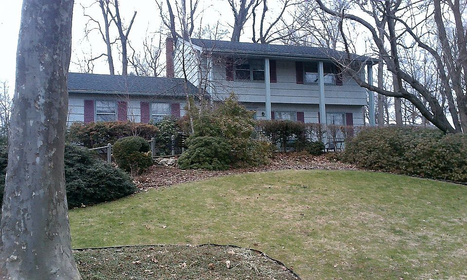 Front of home with yard