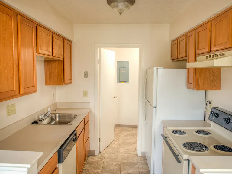 THE WILLOWS APARTMENT COMMUNITY — Photo 7
