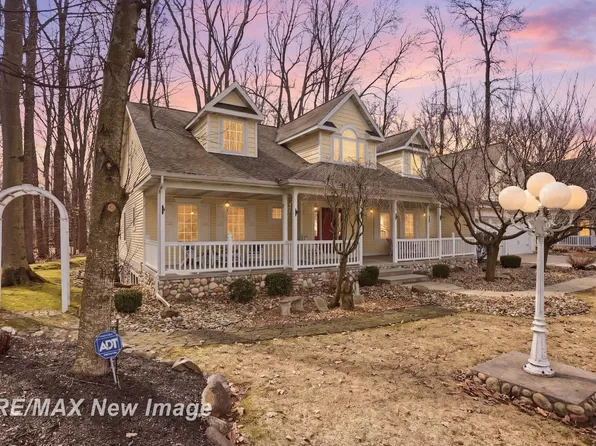 12471 Northern Woods Cir, Freeland, MI 48623