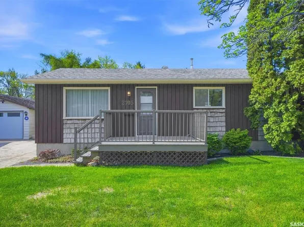 2705 37th STREET W, Saskatoon, SK S7L 4E9