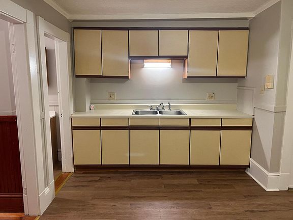 3rd image of 186 Beech St APT 2